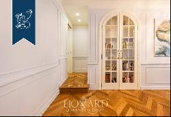 Prestigious apartment with balconies and cellar for sale in the heart of Milan
