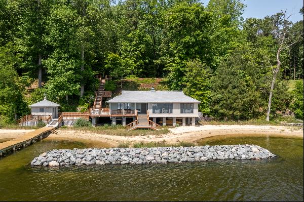 975 Wilton Creek Road, Hartfield, VA 23071