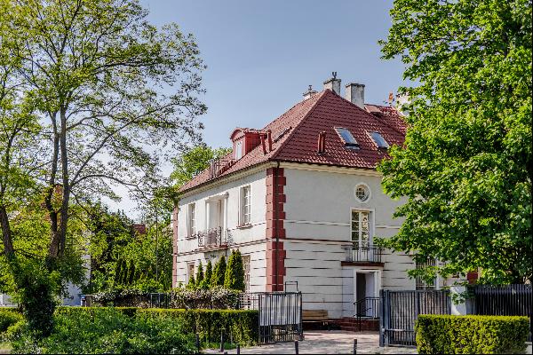 Unique Villa in Prestigious Kolonia Staszica