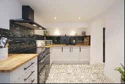 Lower East Hayes, Bath, Somerset, BA1 6AN