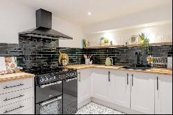 Lower East Hayes, Bath, Somerset, BA1 6AN