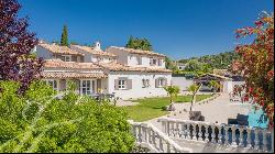 Charming French Villa with Modern Amenities in Mougins