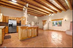 386 Los Cordovas Rd, Ranchos De Taos NM 87557