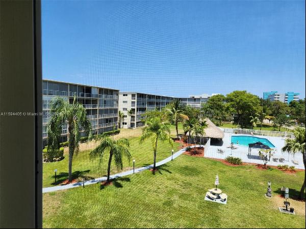 4700 Washington St Unit 410, Hollywood FL 33021