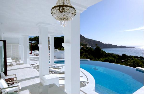 Villa for vacation rental in Cala Jondal, Ibiza
