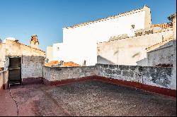 Property with renovation project in the center of Mahón