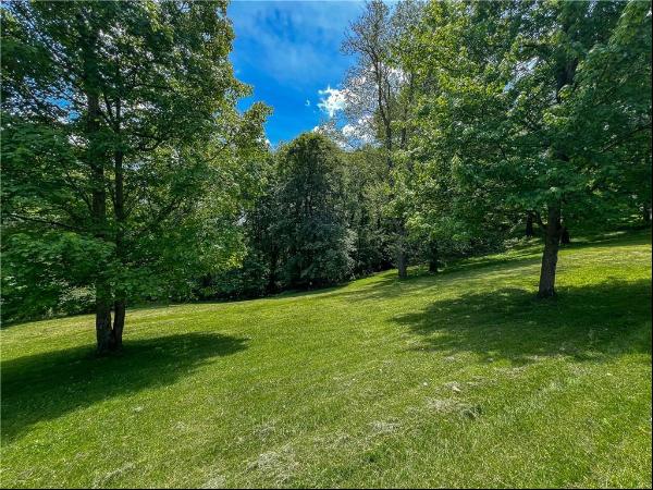 105 Mcclellan Dr, Summit Twp - But PA 16001