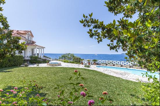 Seaside splendor awaits in Cap d'Ail - Unveiling tremendous renovation potential