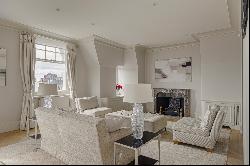 A beautiful duplex penthouse apartment in prestigious Mayfair residence