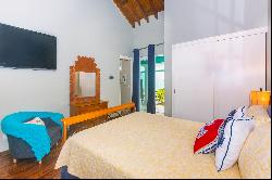 Casa Flores 4 Bedroom/3.5 Bathroom Home in Blue Harbour