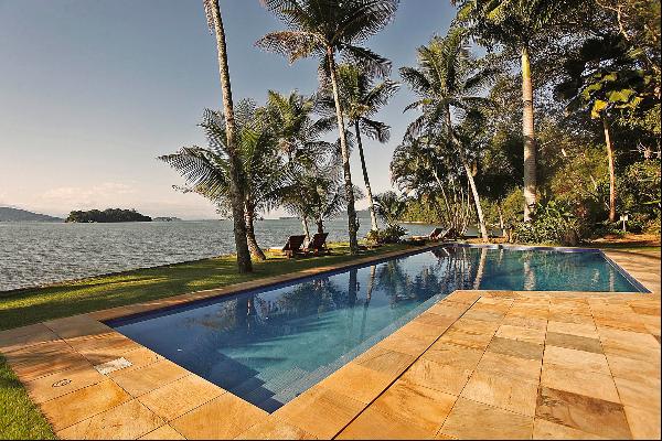 Splendid century-old house with private beach in Paraty