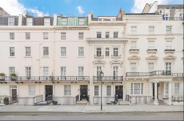 Beautiful triplex maisonette with two outdoor terraces in central Belgravia