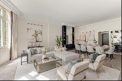 Beautiful triplex maisonette with two outdoor terraces in central Belgravia