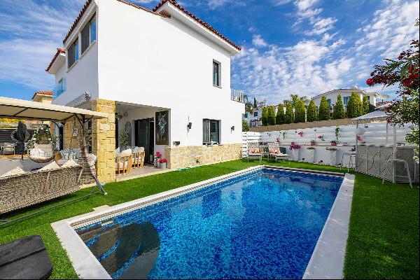 Four Bedroom VIlla with a Pool in Tala, Pafos