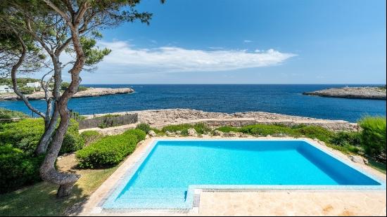 Beautiful villa first line to the sea for sale in Cala d'Or, Maj, Santanyi 07660