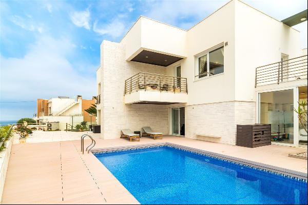 House, 6 bedrooms, for Sale