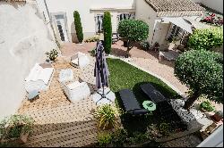 House and annex with large courtyard garden in Carcassonne town centre