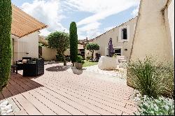 House and annex with large courtyard garden in Carcassonne town centre