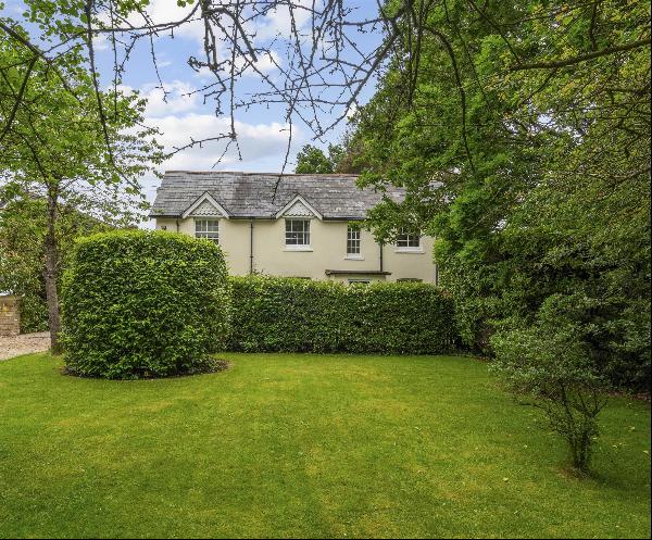 A beautiful Victorian detached cottage with a picturesque and convenient address