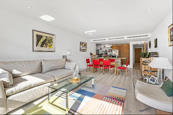 A bright and spacious two double bedroom apartment located just moments from Battersea Pow