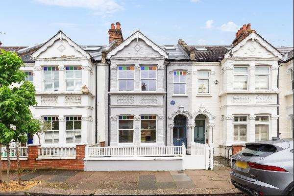 A Five Bedroom Newly Renovated Family Home in the Bedford Park Borders.