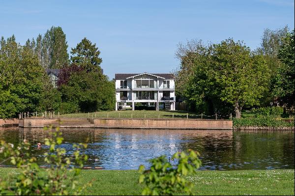 An impressive, contemporary home with river Avon frontage and mooring, just off the sought