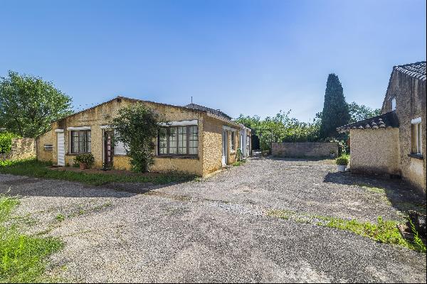 Property with swimming pool and adjoining land, for sale in Villeneuve-les-Avignon, Gard.