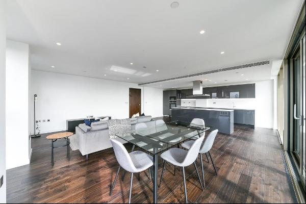 Three bedroom apartment available to rent in Tower Hill.