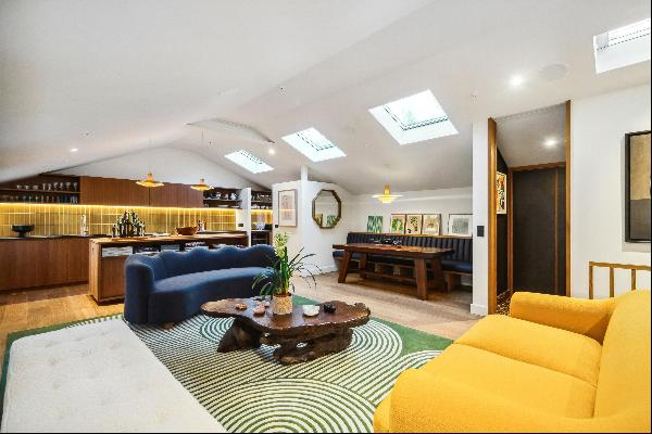A stunning two bedroom mews house for rent in Notting Hill, W2.