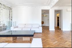 Elegant Haussmann style apartment for rent with balconies in Castellana