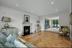 Pelhams Walk, Esher, Surrey, KT10 8QD