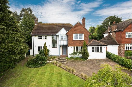 Pelhams Walk, Esher, Surrey, KT10 8QD