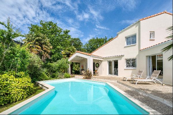 CHARMING VILLA NEAR PONTAILLAC BEACH ROYAN