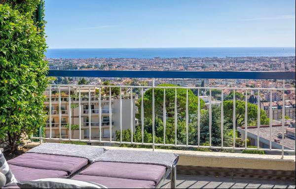 Dazzling Sea View: Exceptional Penthouse in Nice