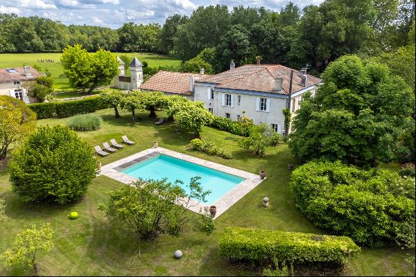 STUNNING 19TH CENTURY PROPERTY - 3 HA - SWIMMING POOL - OUTBUILDINGS