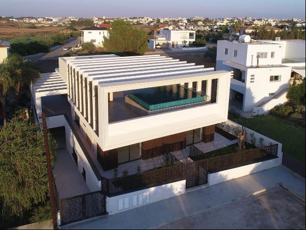 Luxury Seven Bedroom Mansion in the Nicosia