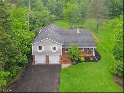 16221 Snyder Road, Chagrin Falls OH 44022