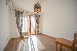 Sunny and spacious three-bedroom Apartment in Krastova Vada for Sale