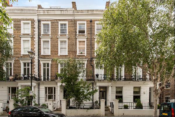 Stunning Two Bedroom Maisonette For Sale in Notting Hill, W2