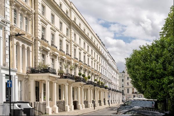 A well positioned 4-5 bedroom house For Sale on Leinster Square, W2