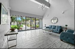 230 Lakeview Dr Unit 202, Weston FL 33326