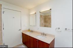 1101 Locust Street Unit 3E, Philadelphia PA 19107