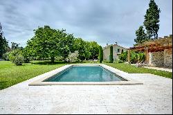 Traditional farmhouse with swimming pool and tennis court, near Eygalieres