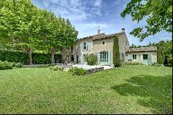 Traditional farmhouse with swimming pool and tennis court, near Eygalieres