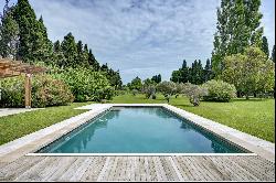 Traditional farmhouse with swimming pool and tennis court, near Eygalières