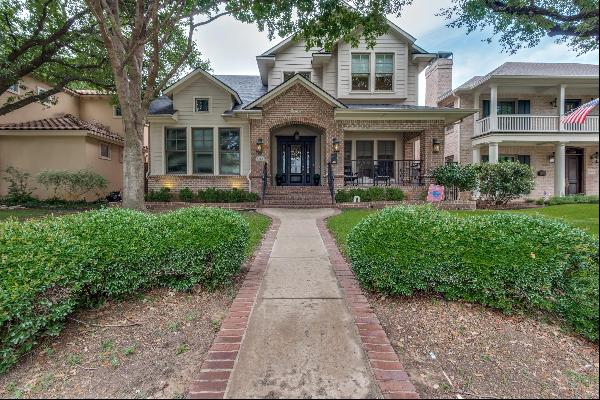 Beautiful Family Home with Pool on a Quiet Street in Briarwood