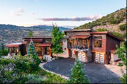 Timeless Contemporary Getaway! Ultra Private Setting & Sweeping Mountain View