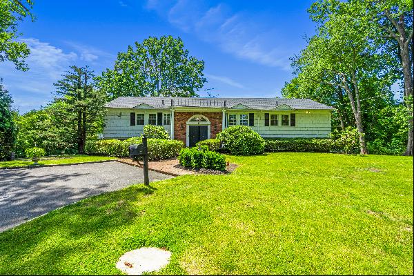 8 Channel Drive, Great Neck, NY, 11024