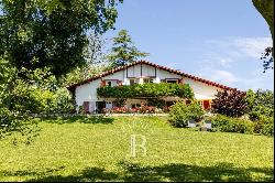 5 MINUTES FROM BIARRITZ - MAGNIFICENT PROPERTY FACING THE MOUNTAINS