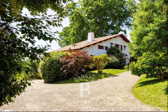 5 MINUTES FROM BIARRITZ - MAGNIFICENT PROPERTY FACING THE MOUNTAINS